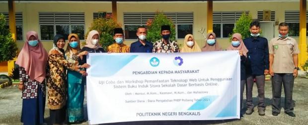 Dua Dosen TI Polbeng Turun ke Desa Beri Workshop Teknologi Web
